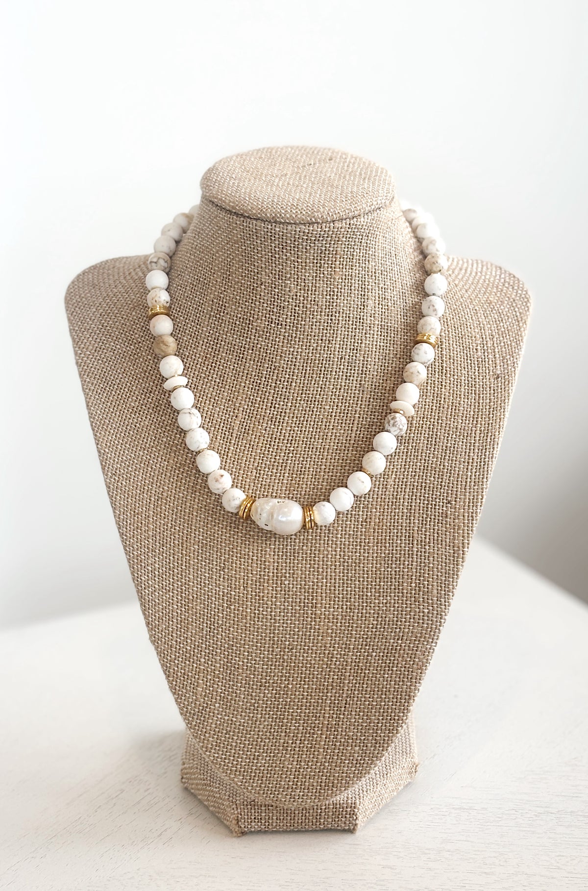 Waterpearl Matt Wht Howlite Verm Neck