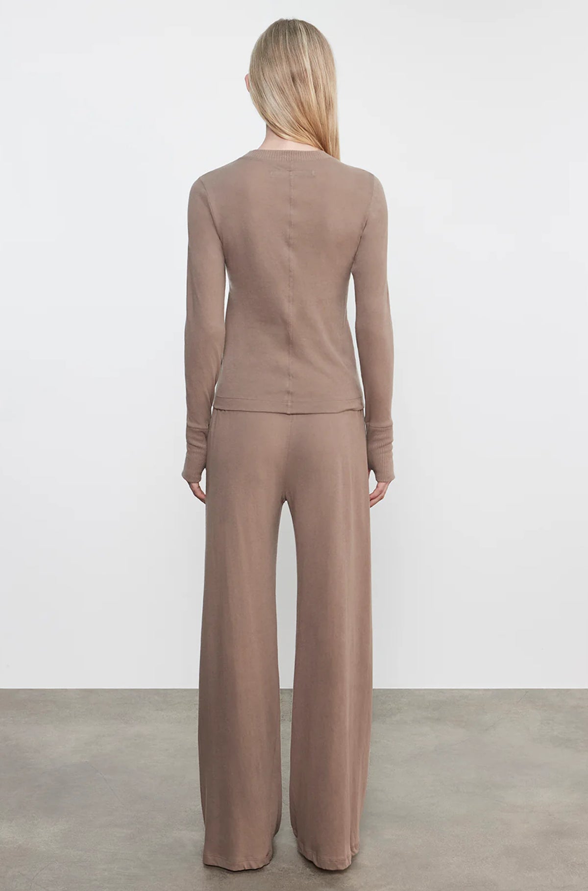 Cashmere Easy Cuffed Crew in Walnut