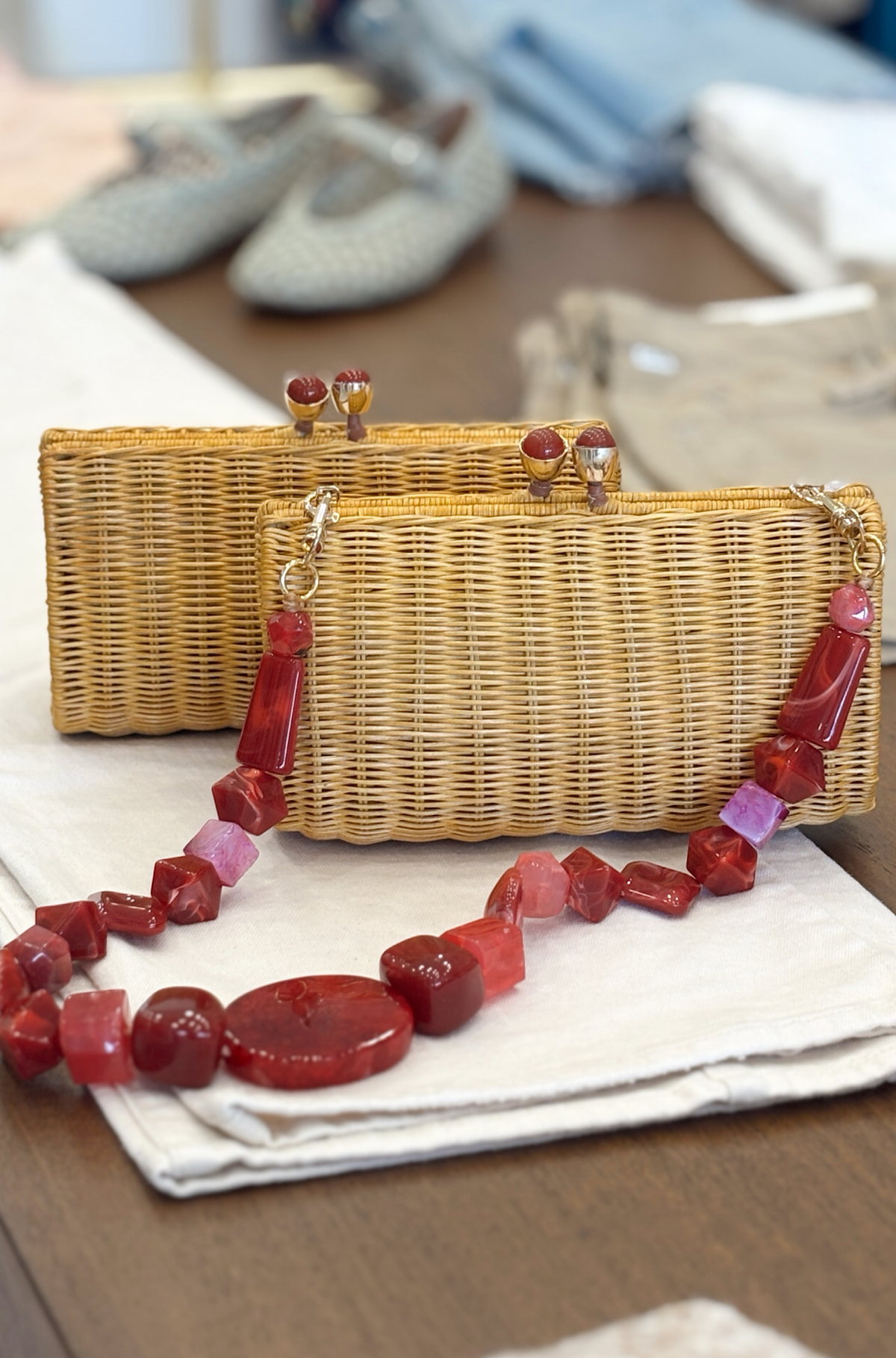 Liz Wk With Red Clasp Wicker Lt Honey