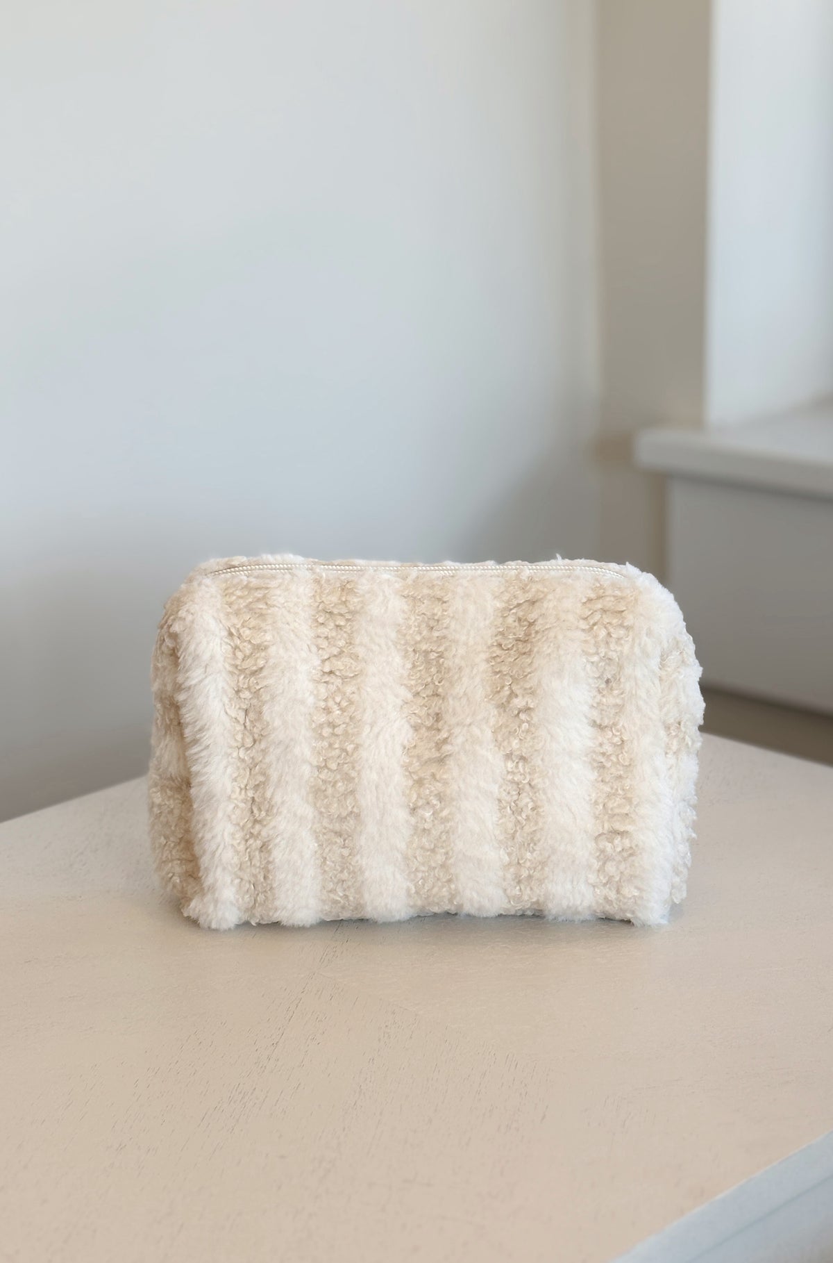 Striped Boucle Cosm Case Cream/Beige
