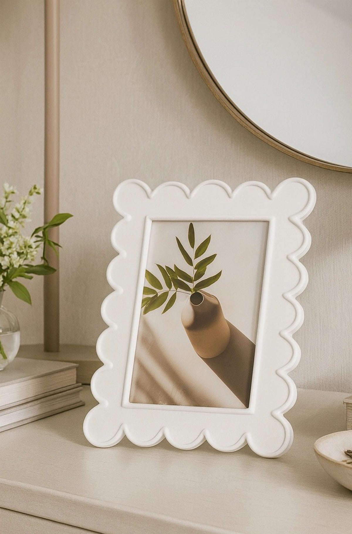 Scalloped Photo Frame